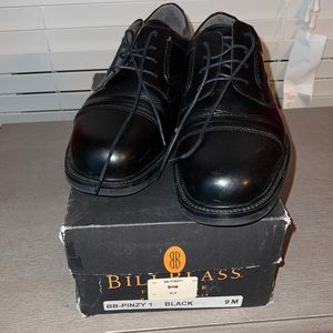 Black Bill Blass dress shoes. Size: 9. Great for church or work! Only worn once